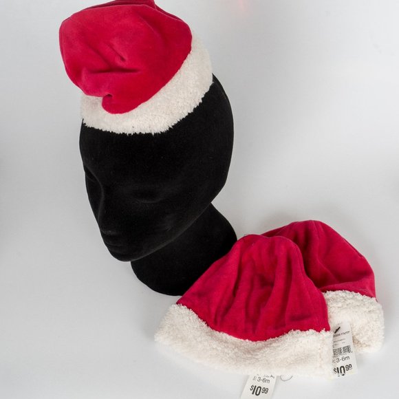🎄🎄🎄NWT Santa Hats - size 3-6 months - Picture 2 of 3